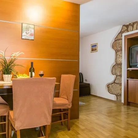 Buza Apartment *